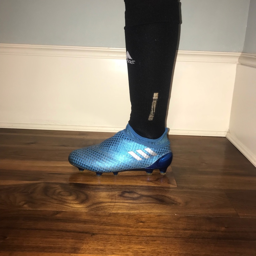 Adidas soccer cleats! Size kids 4! - Picture 8 of 8